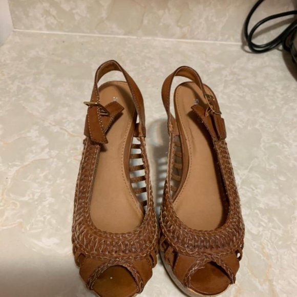 Spring wedge shoe size 8 Tan color - Picture 7 of 7